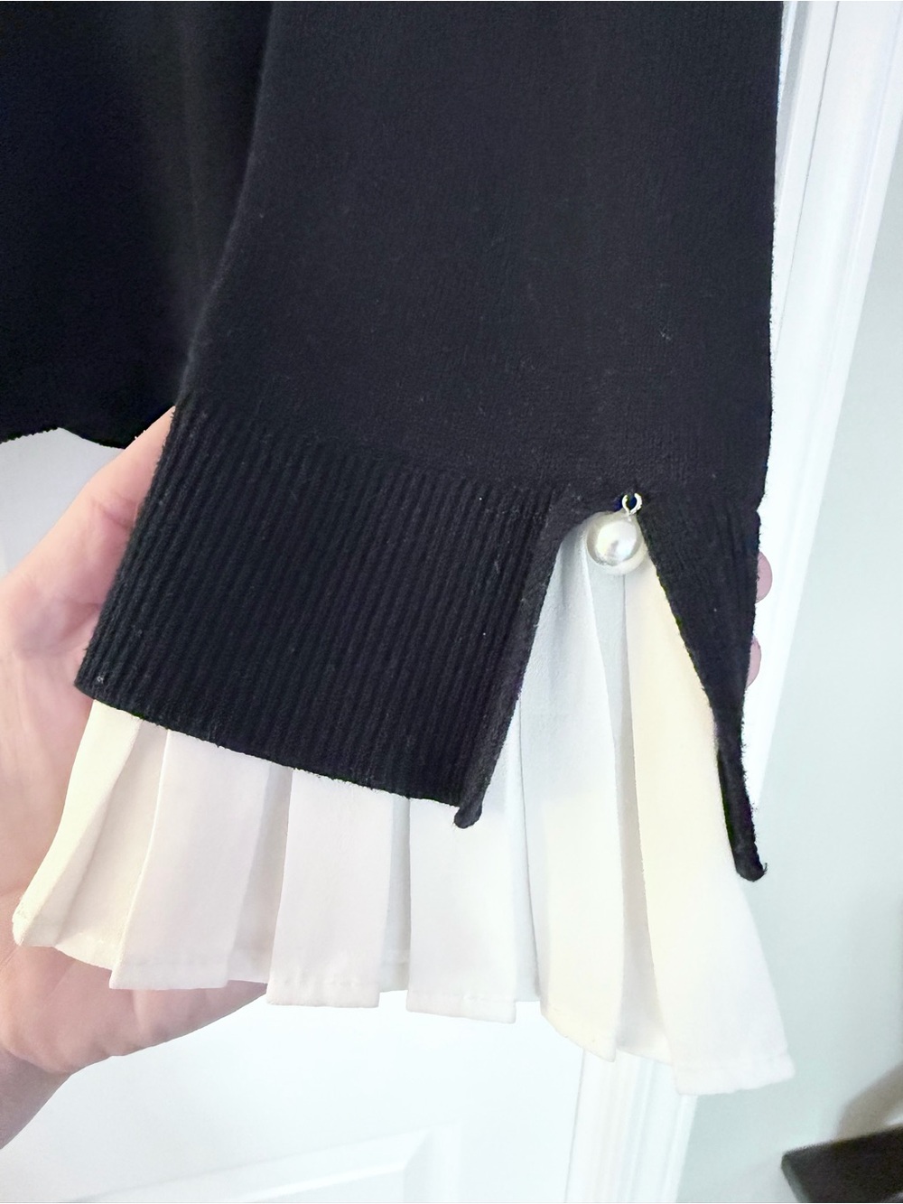 CeCe white collar with pearl accents and gorgeous sleeves - Picture 2 of 5